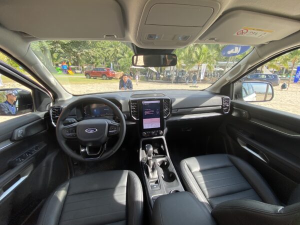 han-ghe-dau-xe-ford-everest