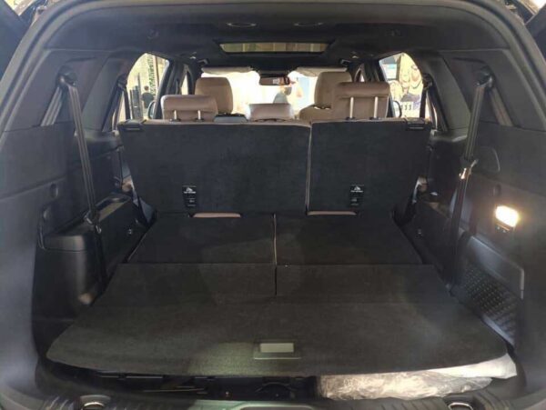 khoang-hanh-ly-ford-everest
