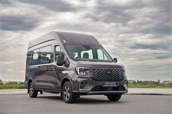 xe-16-cho-ford-transit